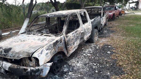 Desconocidos incendian vehiculos en municipalidad de Carmelo Peralta - Noticias del Chaco - ABC Color