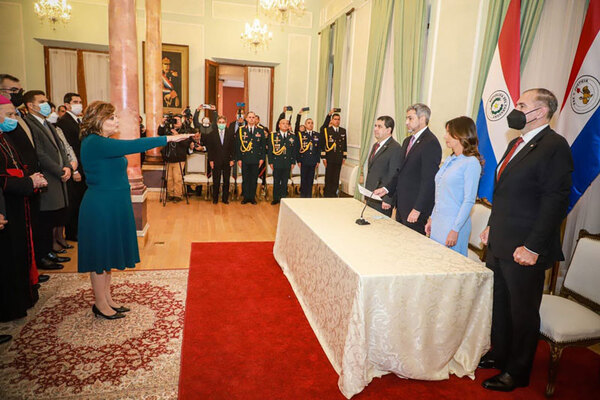 Diario HOY | Abdo toma juramento a la nueva embajadora de Paraguay ante la Santa Sede