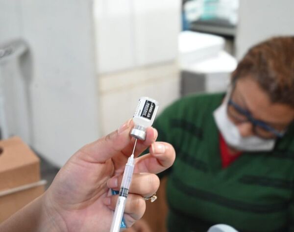Estudio Revelac dice que las vacunas contra el covid-19 reducen hospitalizaciones - Nacionales - ABC Color