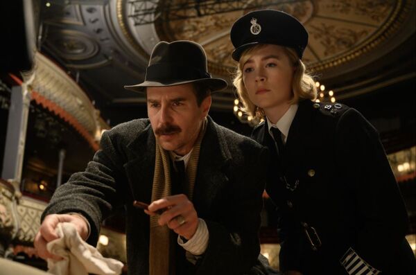 Mirá cómo corren: el misterio de un asesinato investigado por Saoirse Ronan