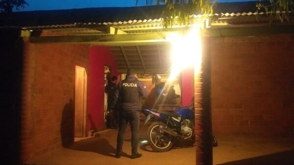 Corrió desnudo para evitar que la policía le atrape