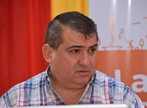 Denuncian presunto “apriete” con retención de salarios en Comuna encarnacena - Política - ABC Color