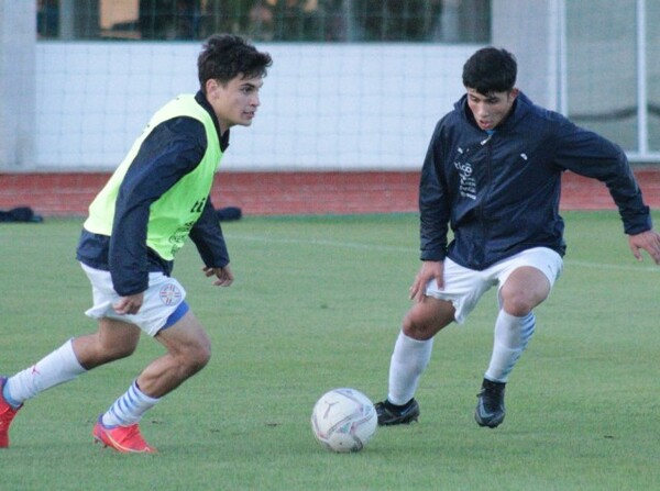 Fútbol intenso de la Albirroja Sub 17 - APF
