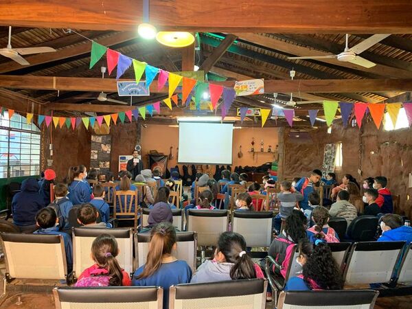 Vacaciones de invierno: taller de ilustración de aves y guaraní para niños en la Bioescuela “El Cántaro” - Cultura - ABC Color
