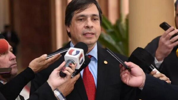 Piden destitución del titular de IPS por "serias sospechas de corrupción"