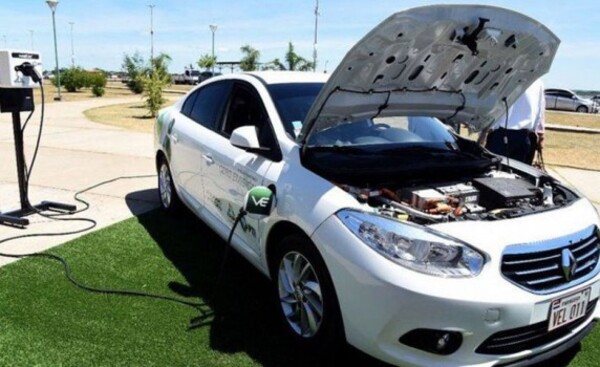 Apuntan a impulsar industria de automóviles eléctricos