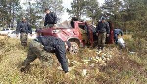 Crónica / Pedro Juan: Vuelcan y abandonan camioneta con más de 600 kilos de marihuana