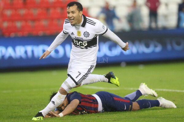 Versus / Olimpia despide a Néstor Camacho con un emotivo video - Paraguaype.com