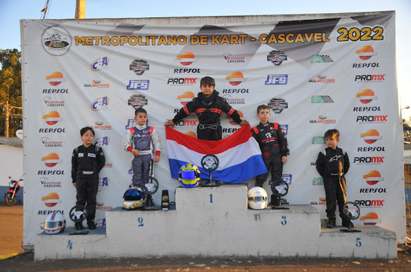 Metropolitano de Karting: Paraguayo en lo más alto de categoría mini en Cascavel - ADN Digital