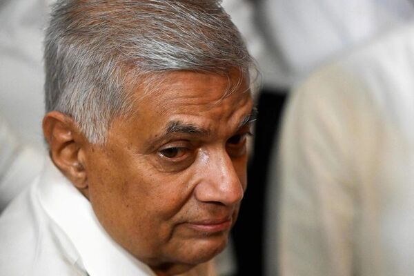 Rajapaksa designa a primer ministro como presidente en funciones de Sri Lanka - Mundo - ABC Color