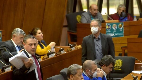 El oficialismo y la oposición quieren aprobar proyecto de puertas giratorias