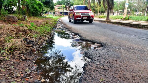 Ñemby está llena de baches y calles oscuras por "desidia" de la Comuna