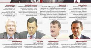La Nación / Oscuros acuerdos, corrupción e interminable festín hunden gestión del presidente Abdo