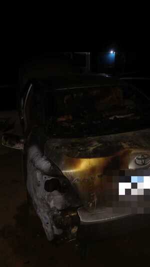 Queman vehículos de policías en Boquerón | 1000 Noticias