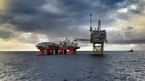 El precio del petróleo se derrumbó por debajo de los 100 dólares por temor a una recesión - .::Agencia IP::.