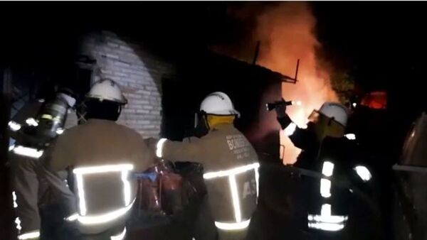 Cigarrillo provocó incendio y salvan a abuelo de morir calcinado