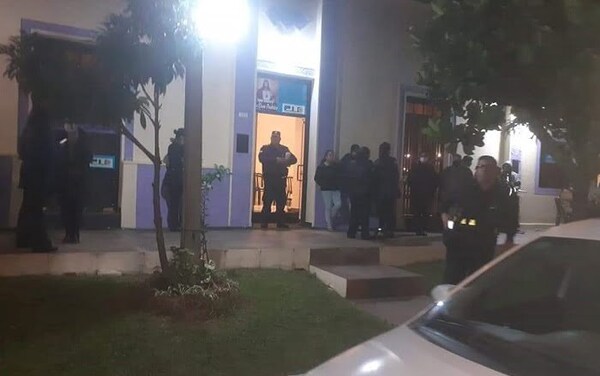 Dos hermanas habrían asesinado a su madre a golpes - Noticiero Paraguay