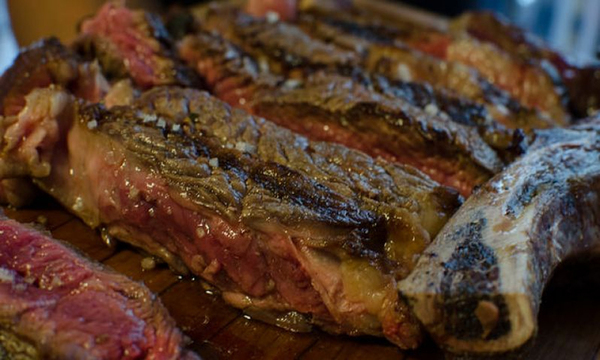 Se comieron un asado que contenía gusanos y terminaron en el hospital - OviedoPress