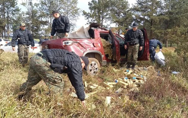 Vuelca camioneta con más de 600 kilos de marihuana en Pedro Juan Caballero – Prensa 5