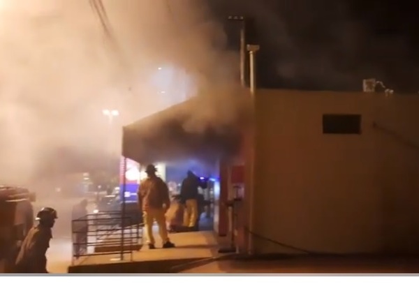 Pilar: Incendio en heladería deja daños materiales | 1000 Noticias