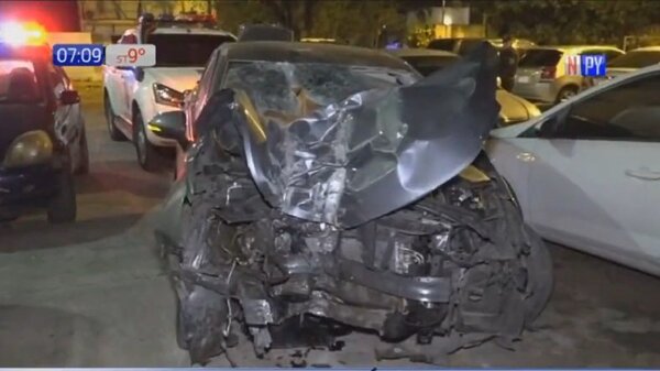 Intentó adelantarse y provocó un triple choque en Asunción | Noticias Paraguay