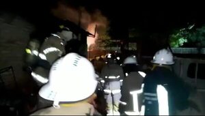 Vivienda fue consumida a causa de un cigarrillo y una persona está con quemaduras graves