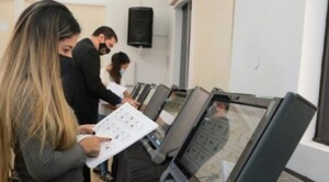 Diario HOY | Aumento de potenciales votantes pone en duda si hay suficientes máquinas electorales