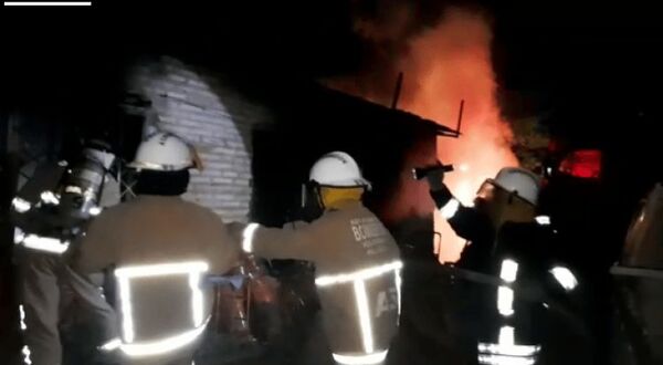 Colilla de cigarrillo causa aparentemente el incendio total de una vivienda en Villa Elisa