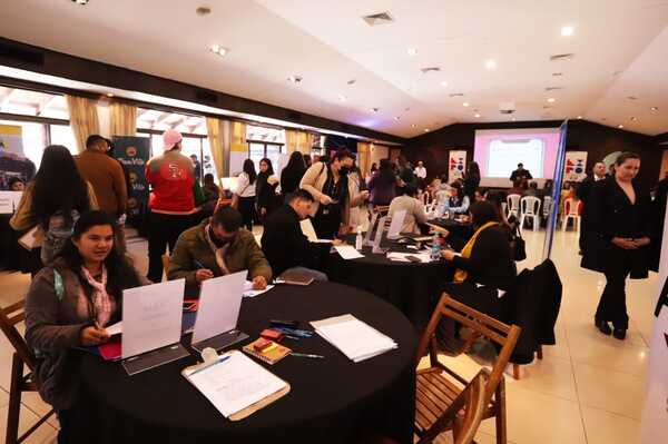 Ministerio de Trabajo ofertó cerca de 1.500 vacancias laborales en su stand de la Expo de Mariano - .::Agencia IP::.