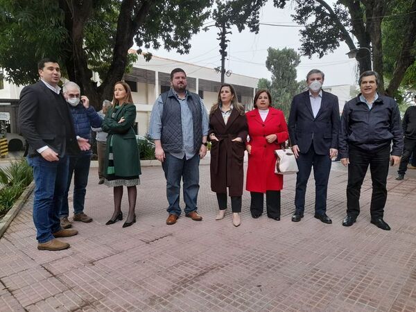 Elecciones de la concertación serán el mismo día que internas coloradas y voto doble será pasible de denuncia penal - Política - ABC Color