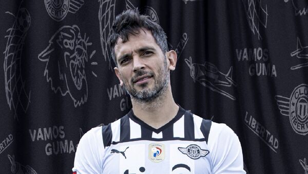 Libertad presenta sus nuevas camisetas para el Clausura