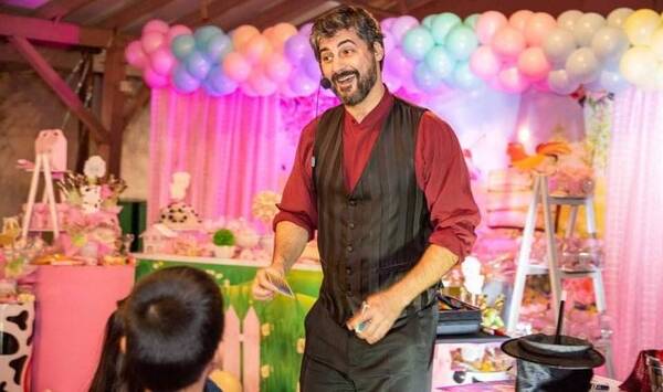 Crónica / ¡Actor vende a Mickey para costear gastos médicos!