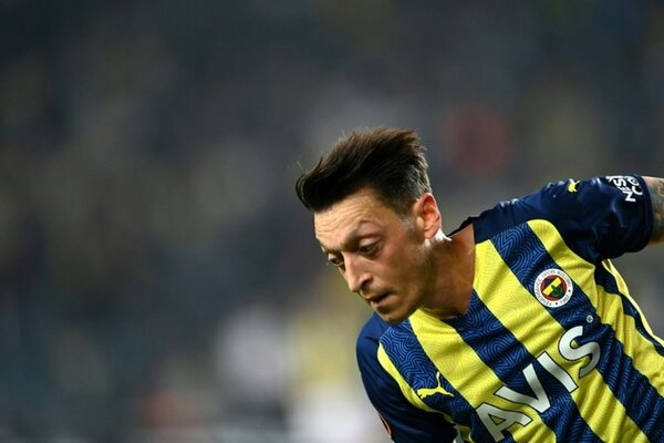 El alemán Mesut Özil deja el Fenerbahçe de Turquía