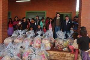 Entregan cestas básicas del Programa Abrazo a comunidades nativas de Itapúa