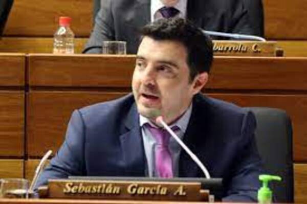 Diario HOY | Disparan contra Abdo por reculada ante ley de promoción de vehículos eléctricos