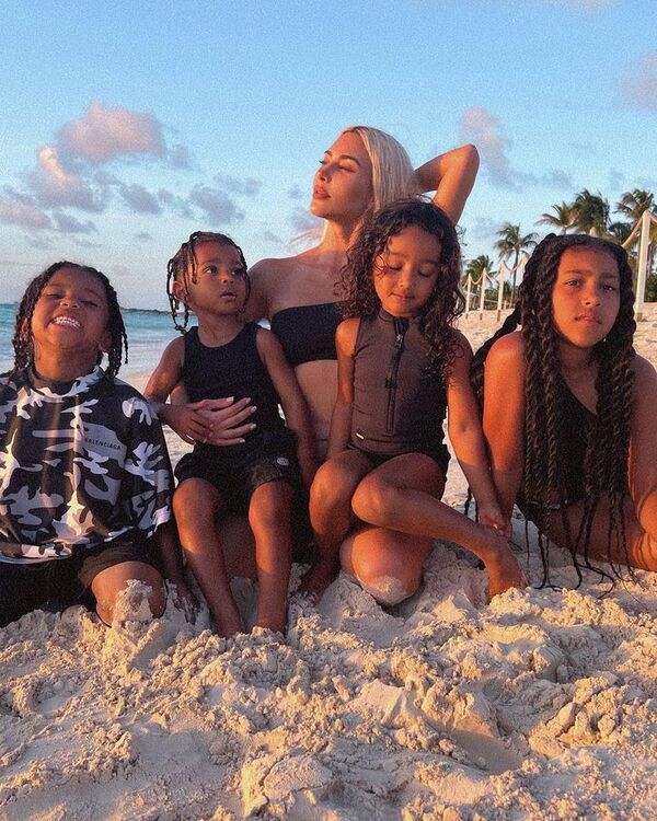 Kim Kardashian, de vacaciones con sus cuatro hijos - Gente - ABC Color