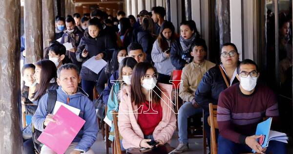 La Nación / Expo empleo: cientos de adultos y jóvenes postulan para 1.500 vacancias