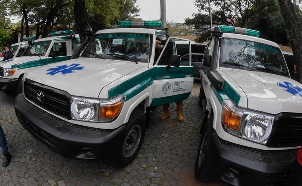 Entregan ambulancias para cuatro regiones sanitarias - .::Agencia IP::.