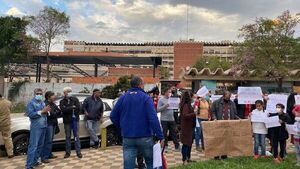 Diario HOY | Familiares del paciente amputado se manifiestan: piden justicia y la salida de Bataglia