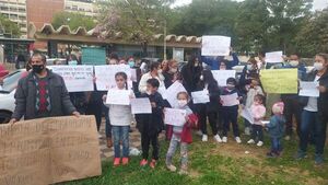 Amputación errónea: manifestación por justicia y destitución de Bataglia - Nacionales - ABC Color