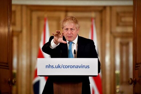 "Me voy con la frente en alto", dijo Boris Johnson en el Parlamento británico