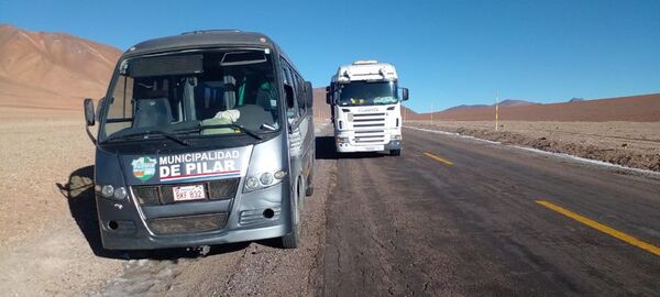 Minibús de la comuna de Pilar quedó varado en el desierto de Atacama - Nacionales - ABC Color