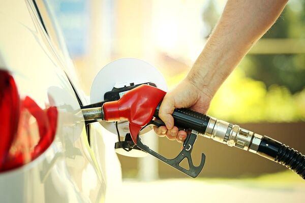 Existe tendencia a la baja en los precios del combustible, dicen - Economía - ABC Color