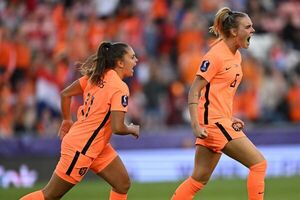 Holanda y Suecia se distancia en Grupo C de la Eurocopa Femenina - Fútbol - ABC Color