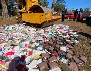 Destruyen fundas para celulares y termos de marcas falsificadas – Diario TNPRESS