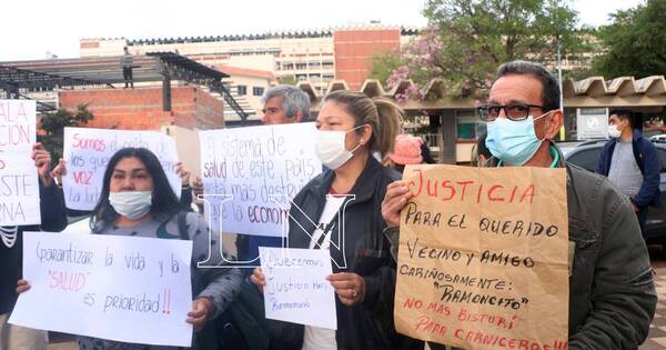 La Nación / Renunció jefe de Traumatología del IPS por amputación de pierna equivocada