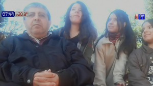 Trillizas cumplen 15 años y desean que su padre recupere la vista  