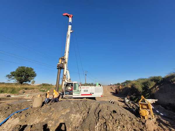 Prosiguen las tareas de reconstrucción y ampliación del tramo Remanso – Ruta PY09 hasta Puerto José Falcón - .::Agencia IP::.