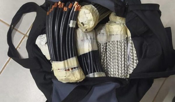 Policía dispara en la pierna a joven que intentaba robar cables de autos de un deposito fiscal - Noticiero Paraguay