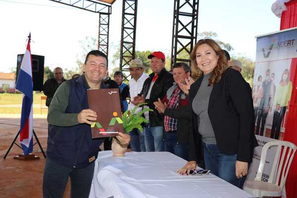 Indert entregó 337 títulos de propiedad a beneficiarios de la reforma agraria de Canindeyú - .::Agencia IP::.